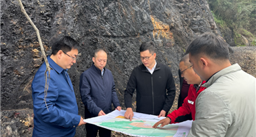 广元市利州区领导莅临矿勘集团承担的某沥青矿勘查项目调研